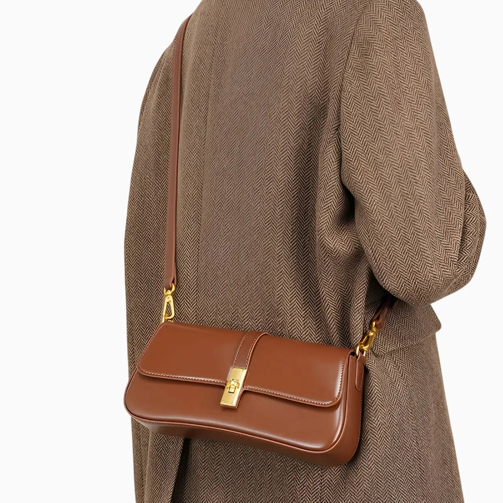 photo petit sac bandoulière en cuir marron