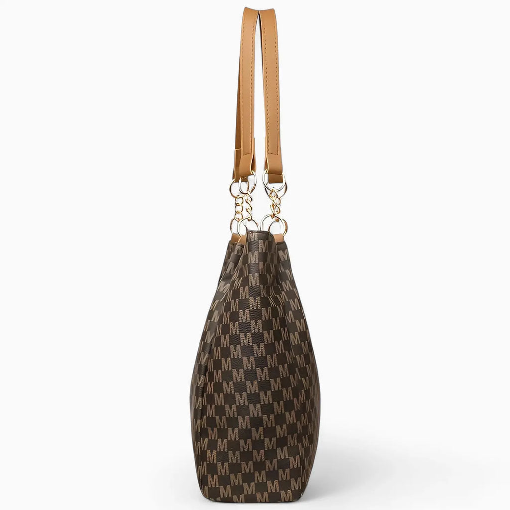 Sac porté épaule femme vue de coté