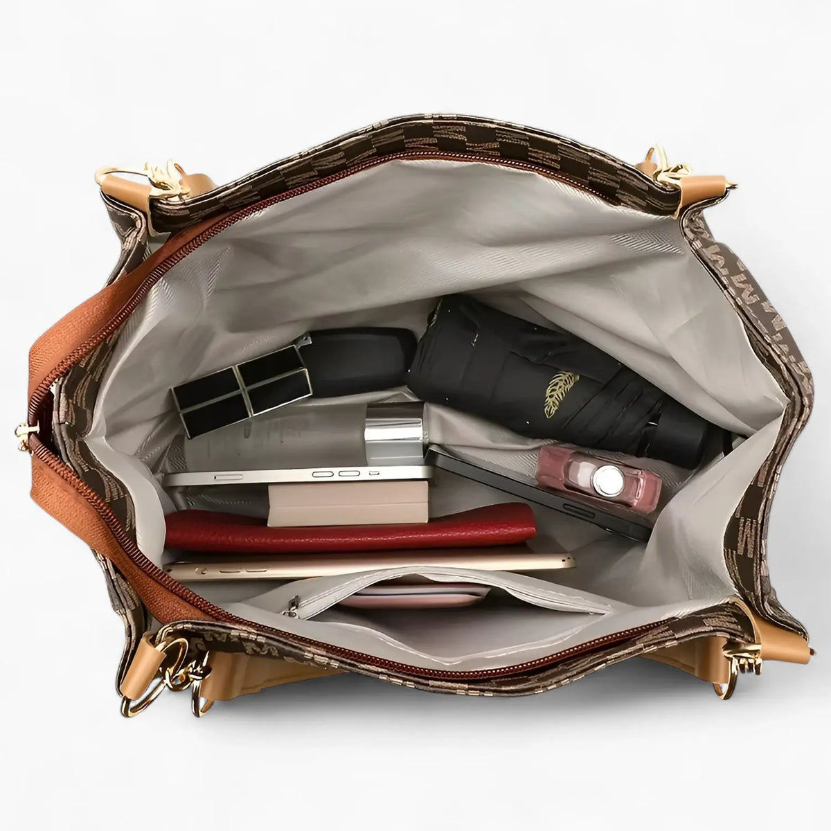 Sac porté épaule femme vue intérieur